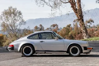Foto 5 di 24: 1988 Porsche Carrera