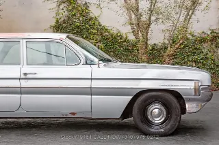 Foto 10 di 24: 1961 Oldsmobile Dynamic 88
