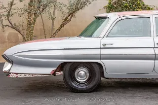 Foto 11 di 24: 1961 Oldsmobile Dynamic 88