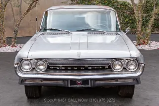 Foto 2 di 24: 1961 Oldsmobile Dynamic 88