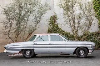 Foto 4 di 24: 1961 Oldsmobile Dynamic 88