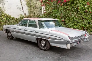 Foto 7 di 24: 1961 Oldsmobile Dynamic 88