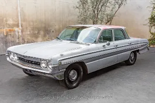 Foto 8 di 24: 1961 Oldsmobile Dynamic 88
