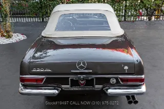 Foto 11 di 24: 1966 Mercedes Benz 230SL