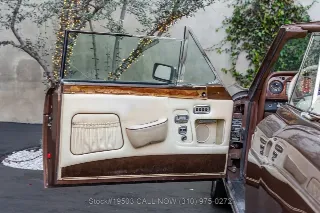 Foto 20 di 24: 1976 Rolls Royce Corniche