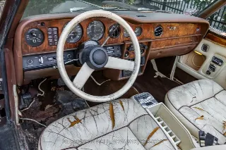 Foto 23 di 24: 1976 Rolls Royce Corniche