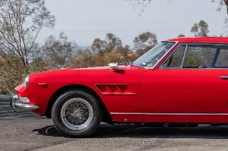 Foto 16 di 24: 1966 Ferrari 330