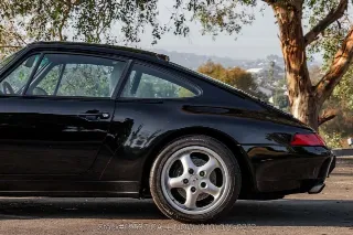 Foto 19 di 24: 1996 Porsche 993 Carrera