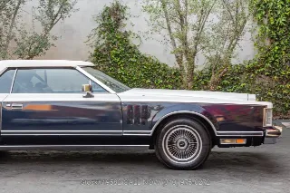 Foto 10 di 24: 1979 Lincoln Continental Mark V