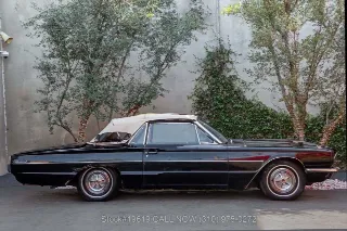 Foto 4 di 24: 1966 Ford Thunderbird