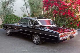 Foto 7 di 24: 1966 Ford Thunderbird