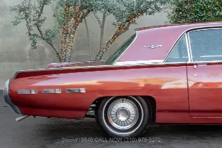 Foto 11 di 24: 1962 Ford Thunderbird