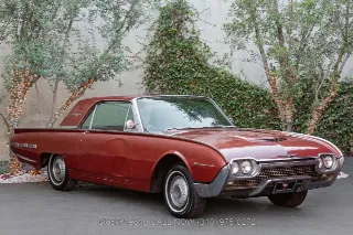 Foto 1 di 24: 1962 Ford Thunderbird