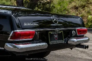 Foto 9 di 24: 1966 Mercedes Benz 230SL