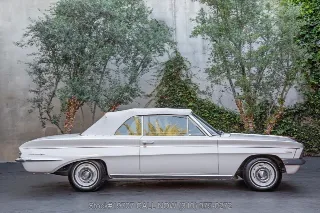 Foto 11 di 24: 1962 Oldsmobile F 85