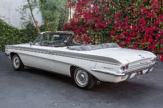 Foto 8 di 24: 1962 Oldsmobile F 85