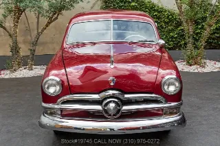 Foto 2 di 24: 1950 Ford Custom Deluxe