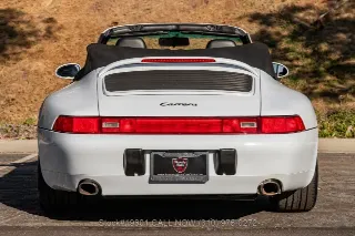 Foto 8 di 24: 1998 Porsche 993