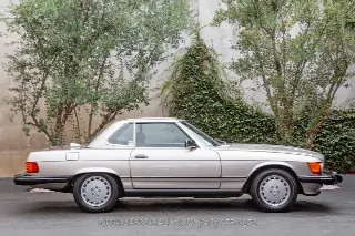 Foto 16 di 24: 1986 Mercedes Benz 560SL