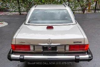 Foto 17 di 24: 1986 Mercedes Benz 560SL