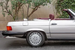 Foto 23 di 24: 1986 Mercedes Benz 560SL