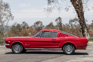 Foto 13 di 24: 1966 Ford Mustang C Code Fastback 2+2