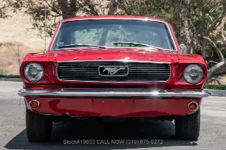 Foto 3 di 24: 1966 Ford Mustang C Code Fastback 2+2