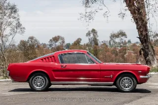 Foto 6 di 24: 1966 Ford Mustang C Code Fastback 2+2
