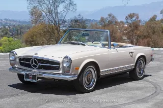 Foto 10 di 24: 1968 Mercedes Benz 250SL with 2 tops