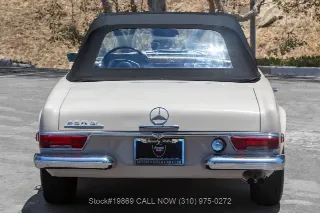 Foto 13 di 24: 1968 Mercedes Benz 250SL with 2 tops