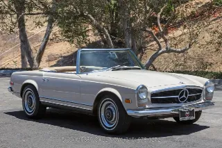 Foto 4 di 24: 1968 Mercedes Benz 250SL with 2 tops