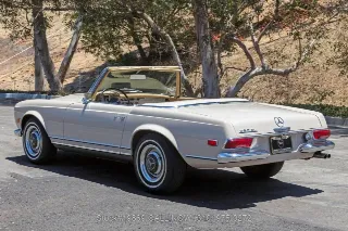Foto 9 di 24: 1968 Mercedes Benz 250SL with 2 tops