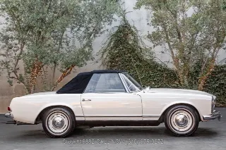 Foto 10 di 24: 1966 Mercedes Benz 230SL