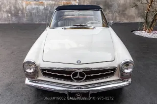 Foto 9 di 24: 1966 Mercedes Benz 230SL