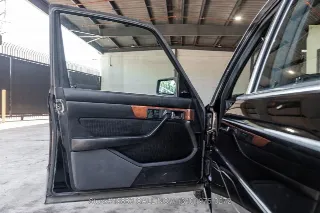 Foto 14 di 24: 1988 Mercedes Benz 560SEL