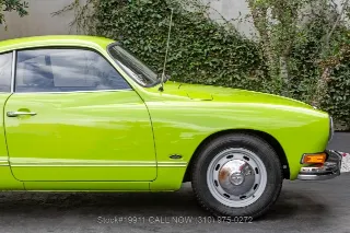 Foto 10 di 24: 1974 Volkswagen Karmann Ghia Coupe