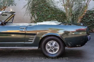 Foto 19 di 24: 1966 Ford Mustang A Code Convertible 3 Speed