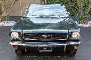 Foto 2 di 24: 1966 Ford Mustang A Code Convertible 3 Speed