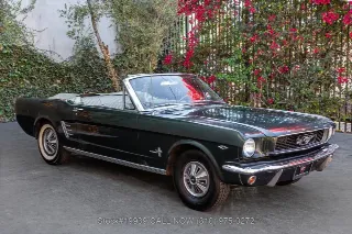 Foto 3 di 24: 1966 Ford Mustang A Code Convertible 3 Speed