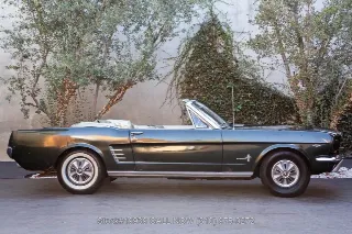 Foto 4 di 24: 1966 Ford Mustang A Code Convertible 3 Speed