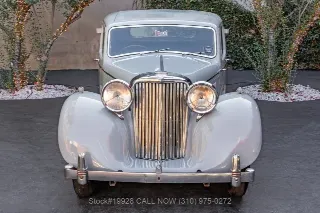 Foto 2 di 24: 1945 Jaguar 1 1/2 Litre Saloon Mark IV