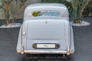 Foto 5 di 24: 1945 Jaguar 1 1/2 Litre Saloon Mark IV