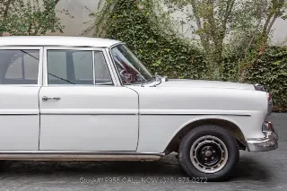 Foto 10 di 24: 1966 Mercedes Benz 200D W110 Fintail