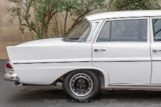 Foto 11 di 24: 1966 Mercedes Benz 200D W110 Fintail