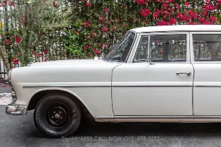 Foto 12 di 24: 1966 Mercedes Benz 200D W110 Fintail