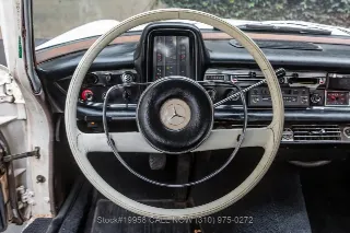 Foto 17 di 24: 1966 Mercedes Benz 200D W110 Fintail