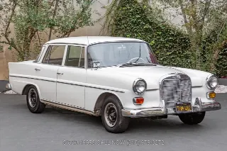 Foto 1 di 24: 1966 Mercedes Benz 200D W110 Fintail