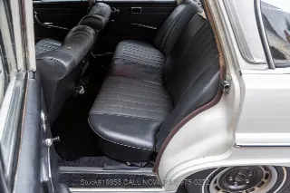 Foto 20 di 24: 1966 Mercedes Benz 200D W110 Fintail