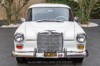 Foto 2 di 24: 1966 Mercedes Benz 200D W110 Fintail