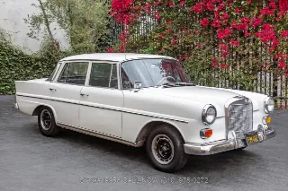Foto 3 di 24: 1966 Mercedes Benz 200D W110 Fintail